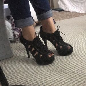 Gianni Bini black peek toe heals.